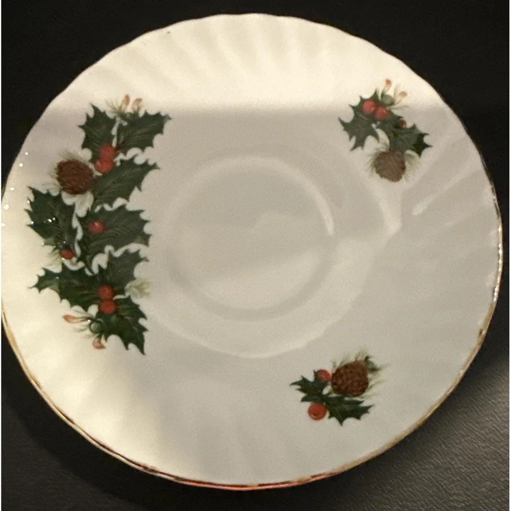 Vintage Christmas Rosina Yuletide Fine Bone China‎ Tea Cup Saucer England